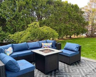 Luxury Pittsford Village 3Br at the Demler House - Pittsford - Patio