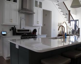 Downtown Bourbon Black Swan House - Bardstown - Kitchen