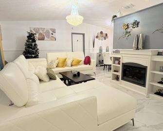 Charming bedroom in a shared home. - Margate - Sala de estar