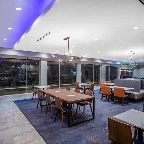 Restaurant view of La Quinta Inn & Suites by Wyndham Oxford