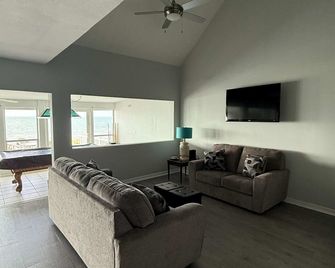 Bayside Paradise 4BR Home w Patio Games Room - Port Isabel - Wohnzimmer