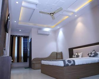 Hotel Tirupati Palace - Vidisha - Living room