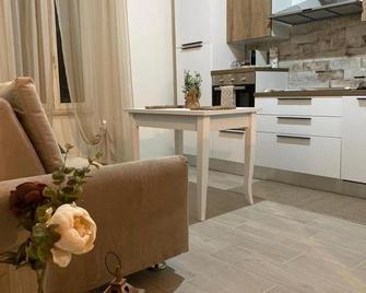 Casa Vacanze - La Torre - Appartamento - Marta - Cocina