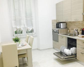 Queen Chic Apartment - 斯培西亞 - 廚房