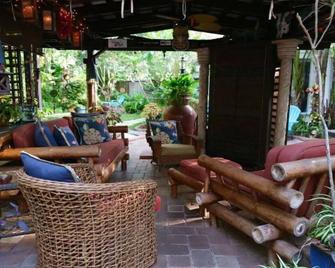 Hyde Park garden cottage steps from Bayshore/Soho - Tampa - Patio