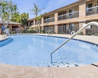 The Tolleson Suites - Modern I-10 Access - Tolleson - Pool
