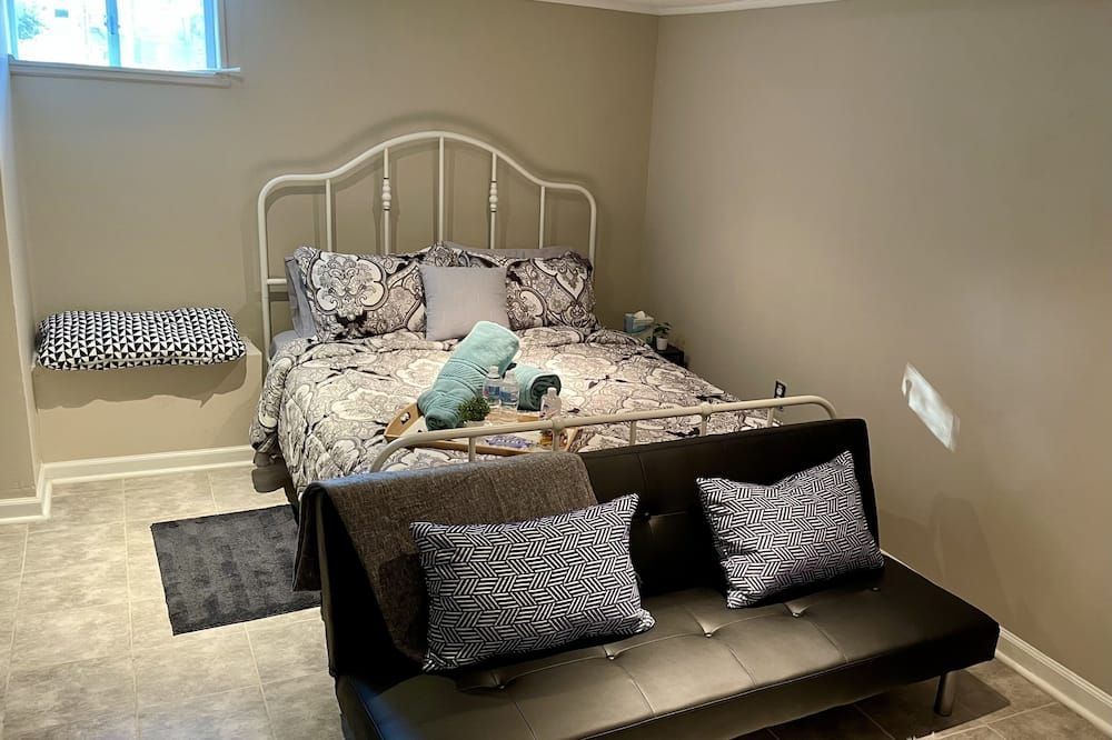 Luxury Suite. Conveniently Located. Free Parking.