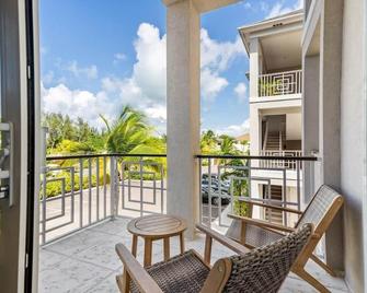 Holiday Flash Sale 30%off!!! Luxury 1 Bedroom Condo In The Heart Of Cable Beach! - Nassau - Balkon