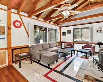 Moonlight ridge - 1929 - Big Bear Lake - Living room