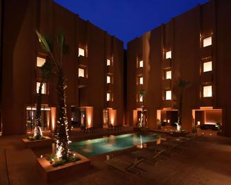 DoubleTree by Hilton Ben Guerir Hotel & Residences - Ben Guerir - Pool