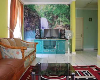 Villa Kota Bunga Sakura - Cipanas - Salon