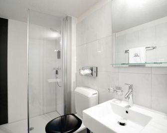 Hotel Zugertor - Zug - Bathroom
