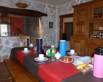 Les Cigales Chambre d'Hote - Athesans-Étroitefontaine - Dining room