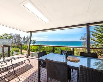 Aqua Vista - beachfront 4BR Home with ocean views - Vincentia - Balcony