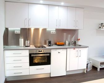 Color Suites Alicante - Alicante - Kitchen