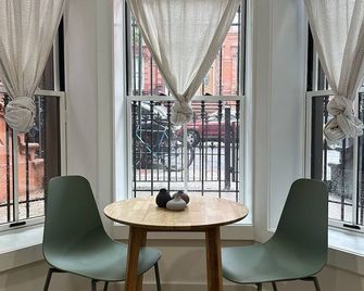 Beautiful large true 2 bed room/ 2 full bathroom in a Brooklyn brownstone - Brooklyn - Sala de jantar