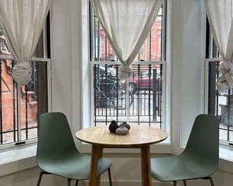 Beautiful large true 2 bed room/ 2 full bathroom in a Brooklyn brownstone - Brooklyn - Comedor