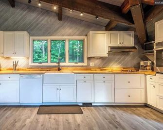 Owl Brook House - Midcentury Escape near Manchester - Dorset - Küche