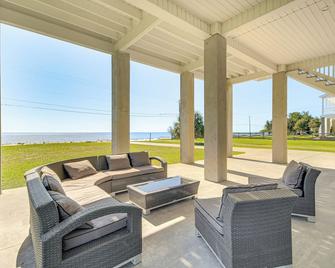 Walk to Beach Oceanfront Home with Outdoor Kitchen - Waveland - Patio