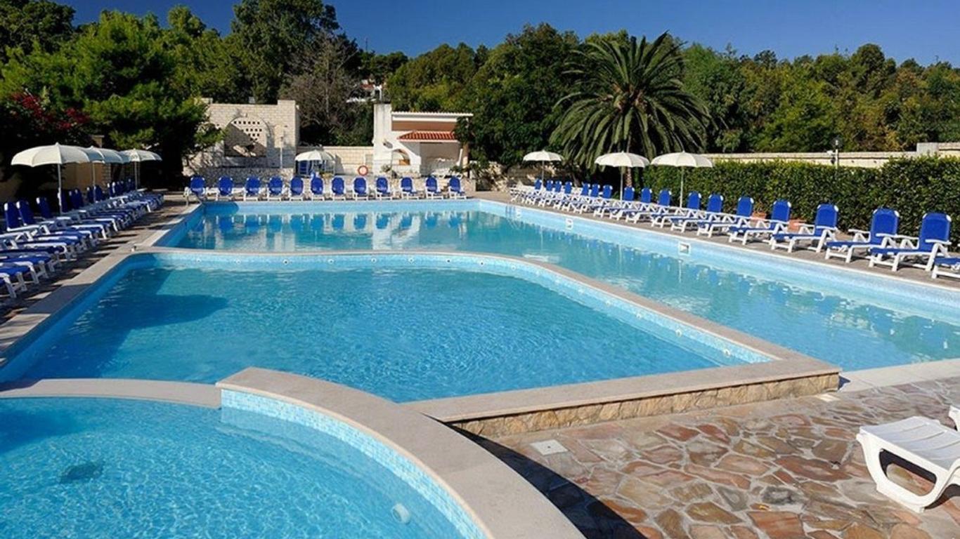 Baia Degli Aranci Suite & Apartments