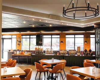 Ramada by Wyndham Surrey/Langley - Surrey - Bar