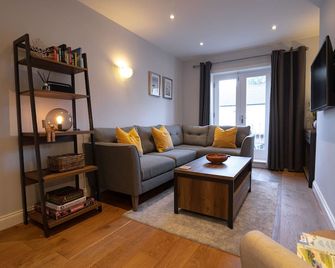 Silverdale Mews-Gorgeous 2 Bedroom Seaside Cottage - Eastbourne - Living room