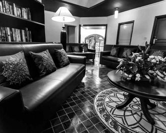 HM Suites & Studios - Bangalore - Sala de estar