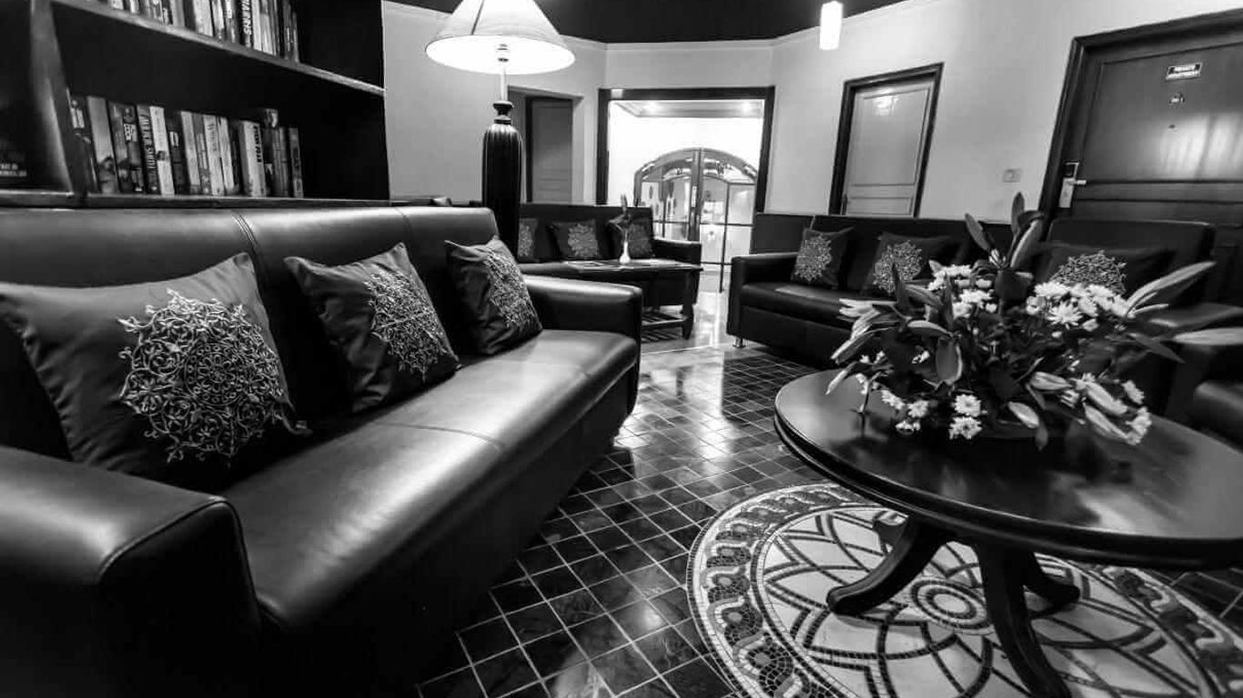 HM Suites & Studios