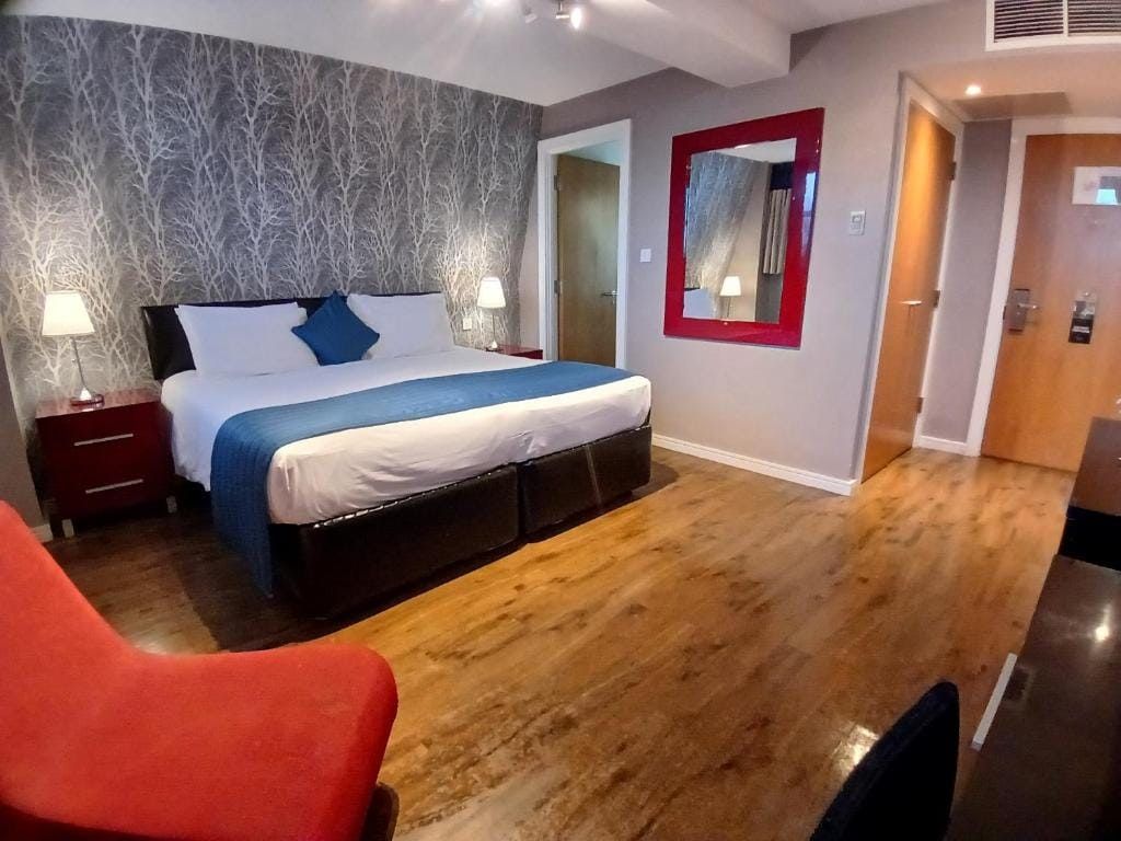 The Royal Hotel Cardiff - Cardiff - Bedroom