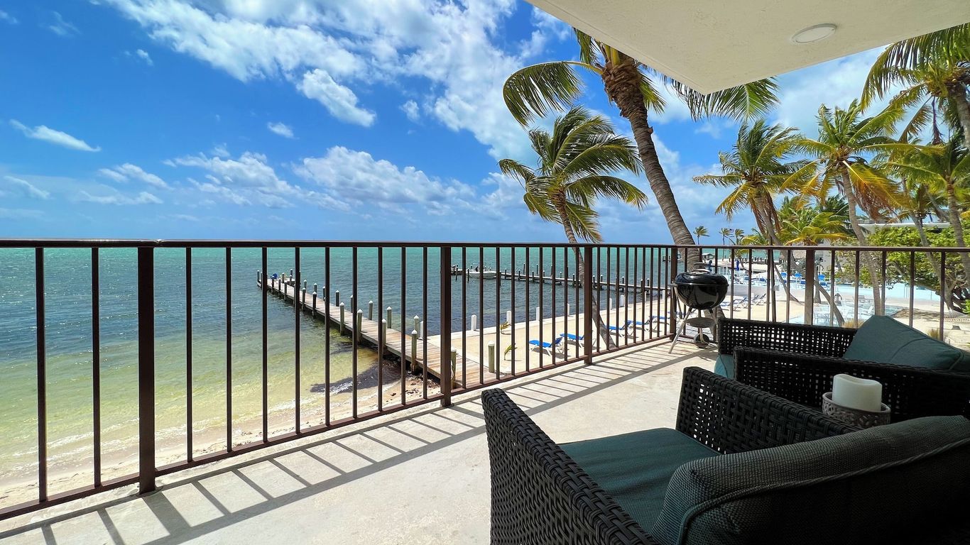 Pines & Palms Resort