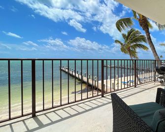 Pines & Palms Resort - Islamorada - Balkong