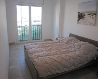 Appart. 2bedroom, 4mn from center with view of port and canal, south-facing, 200m from beach. - Empuriabrava - Bedroom