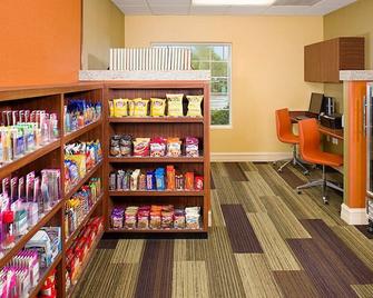 Spacious 1BR Suite w/ Full Kitchen, Outdoor Pool, and Excellent Breakfast - Belmont - Winkel