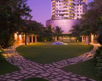Taj Wellington Mews, Mumbai - Mumbai - Building