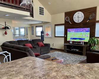 Green Loft in Philadelphia, MS; #1 - Philadelphia - Wohnzimmer