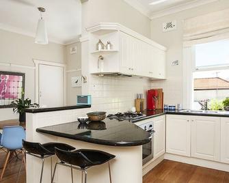 Large SunnyTerrace by Queens Park& Centennial Park - Randwick - Kitchen