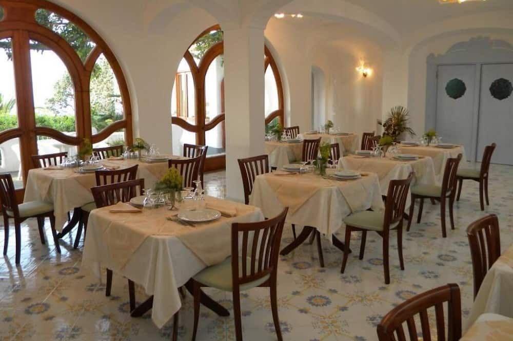 هوتل باركو كونتي