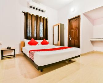 OYO Flagship 76387 Ag Colony - Patna - Bedroom