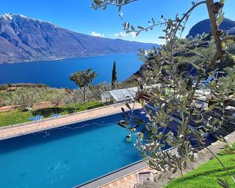 Casa Elka Residence Lake view and pool by Garda Domus Mea - Campione del Garda - Pool
