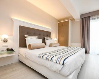 Hotel Oliveto - דסנצאנו דל גארדה