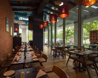 2BR suite at Rochester Dr|| Near Buona Vista MRT || 780 sqft|| - Singapur - Restaurante