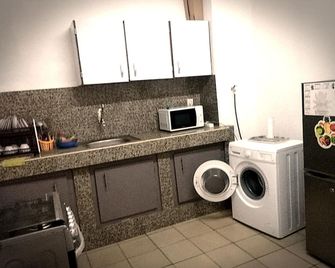 Residence M&N Bounoumin - Abidjan - Kitchen