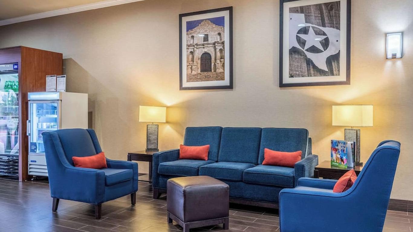 Comfort Suites Near Texas State University