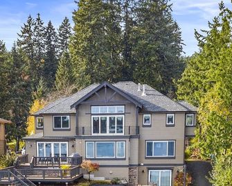 Luxury Beach House & Apartment, Hot Tub, Kayaks, Fire Pits, Game Room - Bremerton - Gebouw