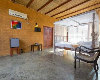 Ocean Ripples Resort - Wadduwa - Bedroom