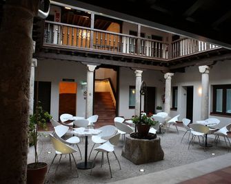 Evenia Alcala Boutique - Alcalá de Henares - Innenhof