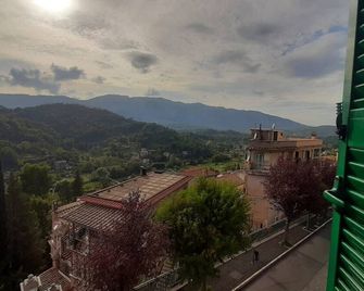 Captivating 1-Bed Apartment in Gerano - Gerano - Balcón