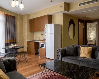 My Palace Rooms - Istanbul - Living room