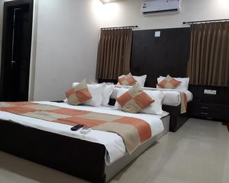 Hotel Nilay - Dwārka - Slaapkamer