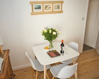Ilfracombe Eden 2 Bedrooms - Ilfracombe - Їдальня